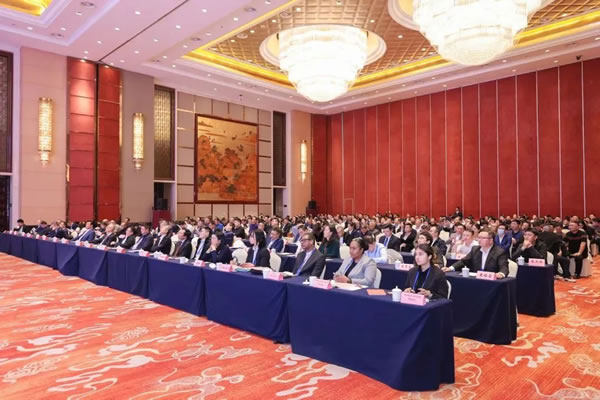 共襄行业盛会 共话绿色发展——北美枫情再获“中国地板国家品牌”！